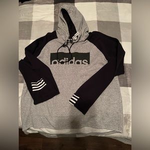 Comfy Adidas sweatshirt with a hood and thumb holes